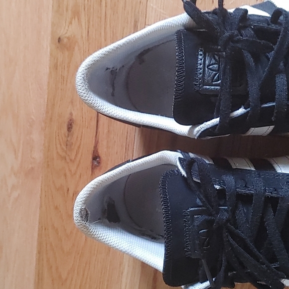 Adidas. Men's size 9. Skater style shoes. - Picture 5 of 5